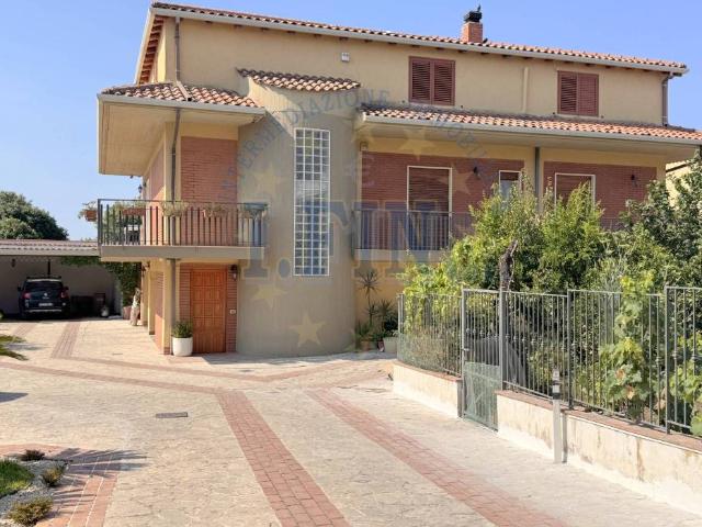 Villa Indipendente in vendita a Trappeto, San Giovanni La Punta