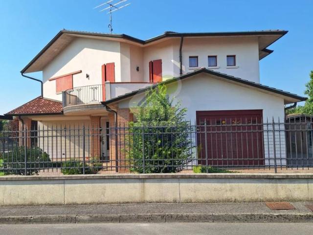 Villa Indipendente in vendita a San Paolo, Lombardia