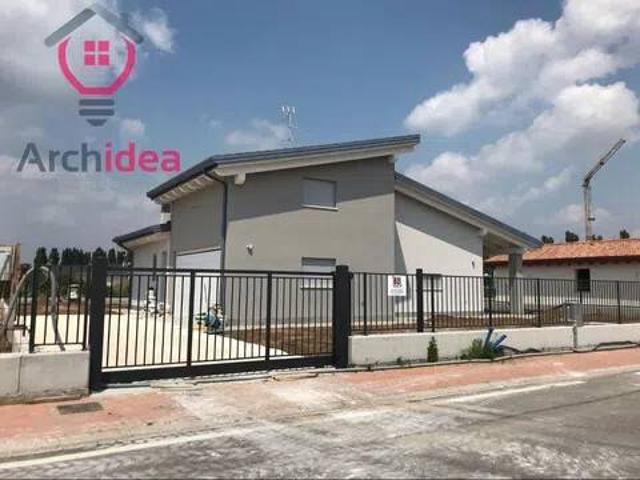 Villa Indipendente in vendita a Legnago, Veneto