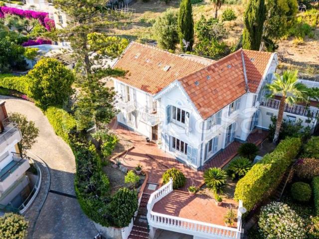 Villa Indipendente in vendita a San Remo, Liguria