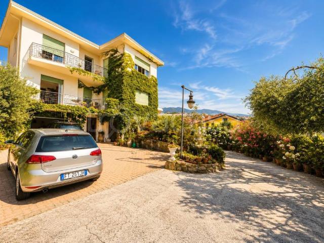 Villa Indipendente in vendita a San Remo, Liguria