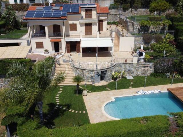 Villa Indipendente in vendita a San Lorenzo, San Remo