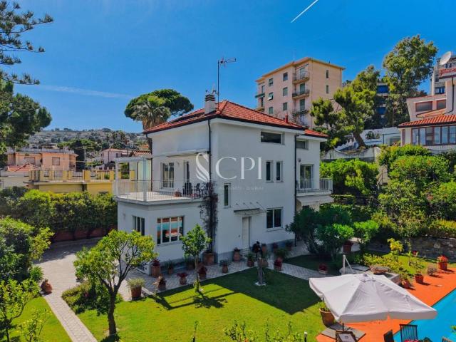 Villa Indipendente in vendita a San Remo, Liguria