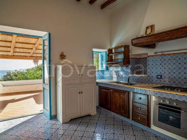 Villa Indipendente in vendita a Santa Marina Salina, Sicilia