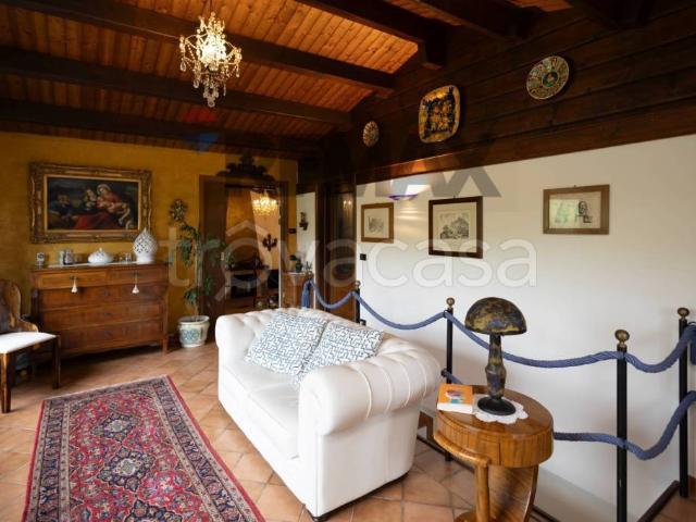 Villa Indipendente in vendita a Cinzano, Piemonte