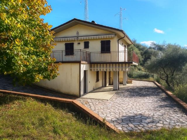 Villa Indipendente in vendita a Sarzana, La Spezia