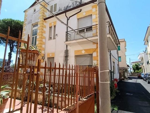 Villa Indipendente in vendita a Scauri, Minturno