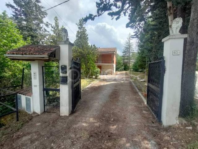 Villa Indipendente in vendita a Scoppito, Abruzzo