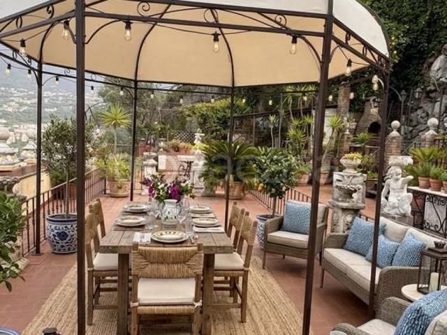 Villa Indipendente in vendita a Vico Equense, Campania
