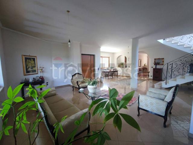 Villa Indipendente in vendita a Sessa Aurunca, Campania