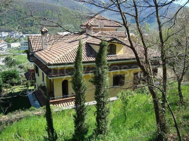 Villa Indipendente in vendita a Solofra, Campania