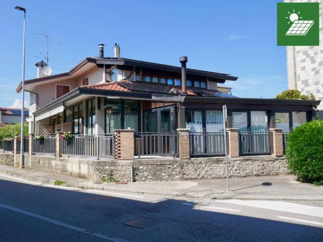 Villa Indipendente in vendita a Spilimbergo, Friuli-Venezia Giulia