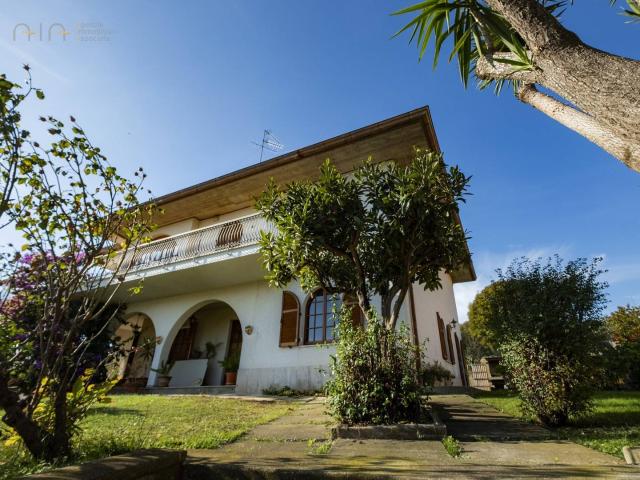 Villa Indipendente in vendita a Marche, Ascoli Piceno