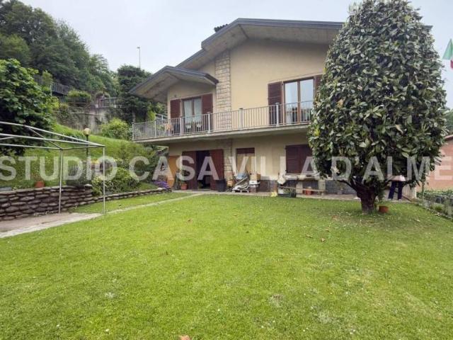 Villa Indipendente in vendita a Strozza, Lombardia