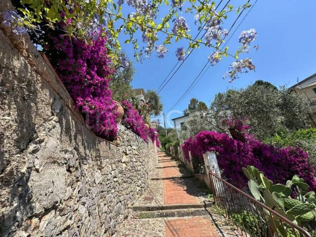 Villa Indipendente in vendita a Portesone, Lerici