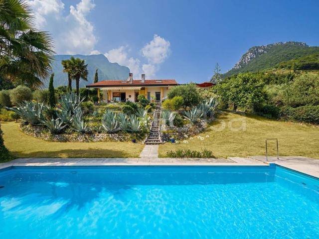 Villa Indipendente in vendita a Comunità Montana Parco Alto Garda bresciano, Toscolano Maderno