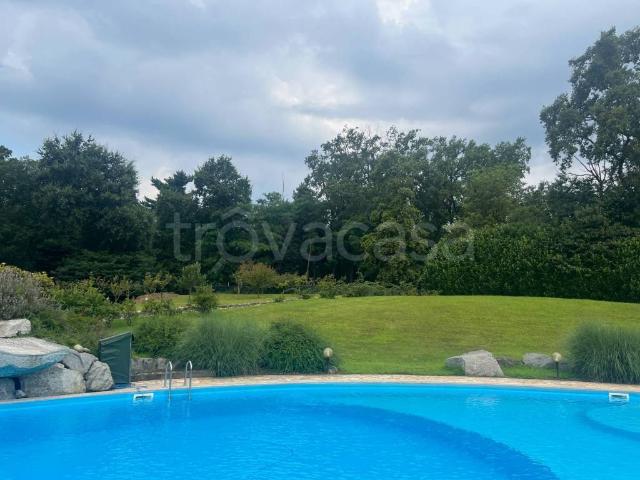 Villa Indipendente in vendita a Travedona Monate, Lombardia