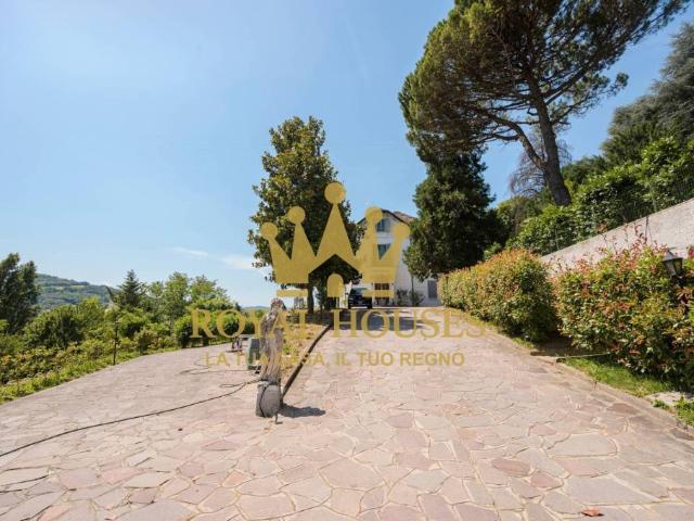 Villa Indipendente in vendita a Traversetolo, Reggio Emilia