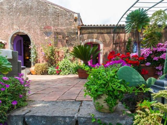 Villa Indipendente in vendita a Trecastagni, Sicilia