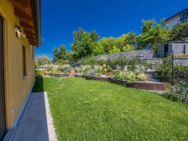 Villa Indipendente in vendita a Servola-Chiarbola-Valmaura-Borgo San Sergio, Villa Opicina