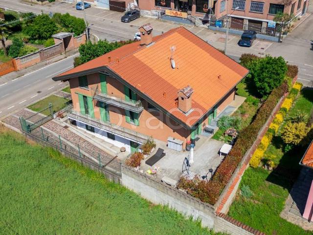 Villa Indipendente in vendita a Turate, Lombardia