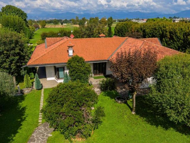 Villa Indipendente in vendita a Urgnano, Lombardia