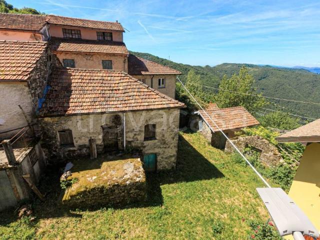 Villa Indipendente in vendita a Vobbia, Liguria