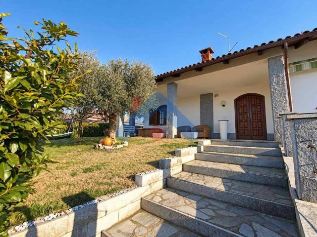 Villa Indipendente in vendita a Valfenera, Asti