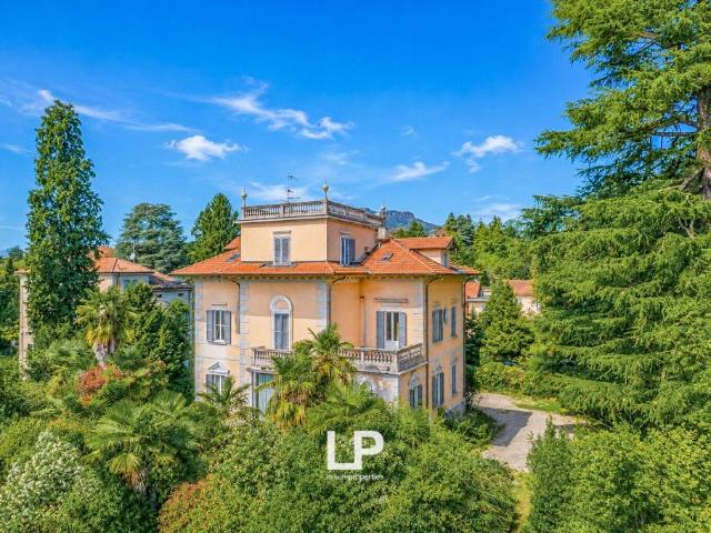 Villa Indipendente in vendita a Biumo Superiore, Varese