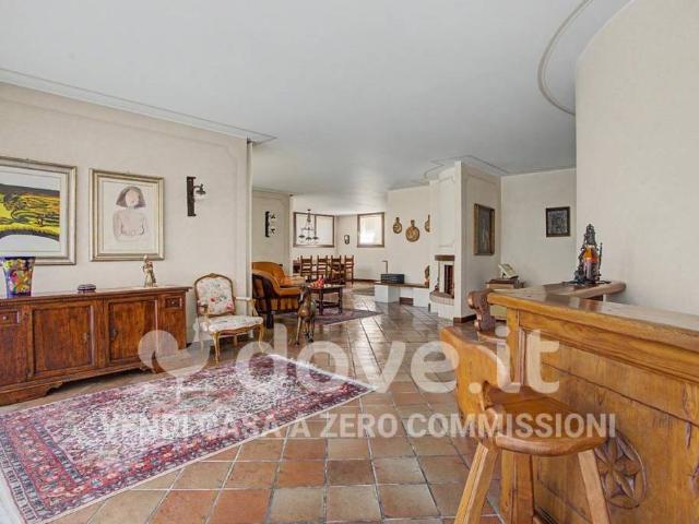 Villa Indipendente in vendita a Varese, Lombardia
