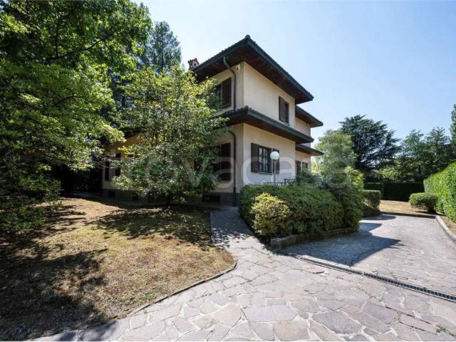 Villa Indipendente in vendita a Varese, Lombardia