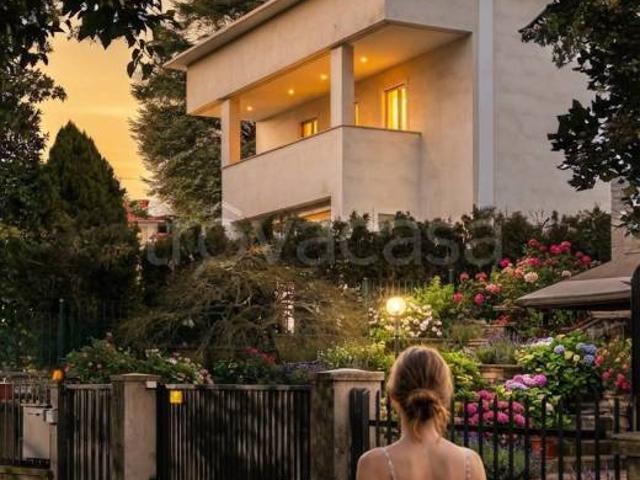 Villa Indipendente in vendita a Biumo Superiore, Varese