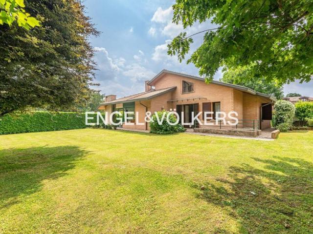 Villa Indipendente in vendita a Vedano Al Lambro