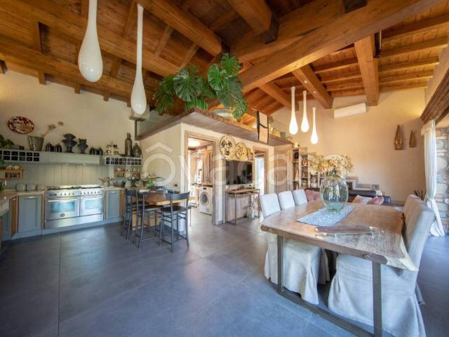Villa Indipendente in vendita a Pratolungo, Roma Capitale