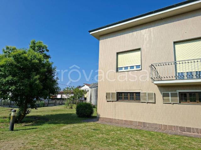 Villa Indipendente in vendita a Venegono Inferiore, Lombardia