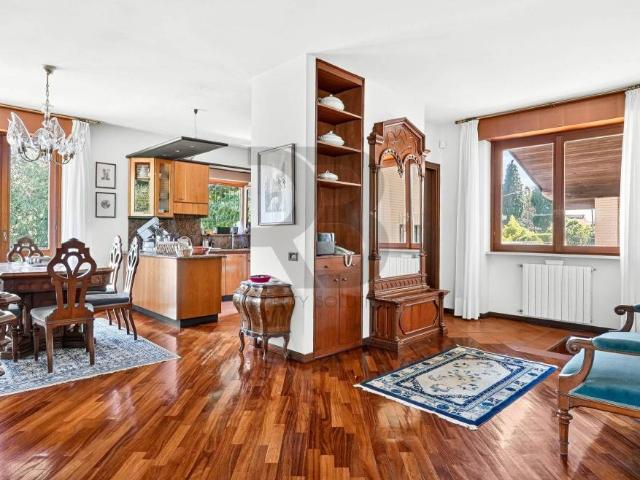 Villa Indipendente in vendita a Venegono Superiore, Lombardia