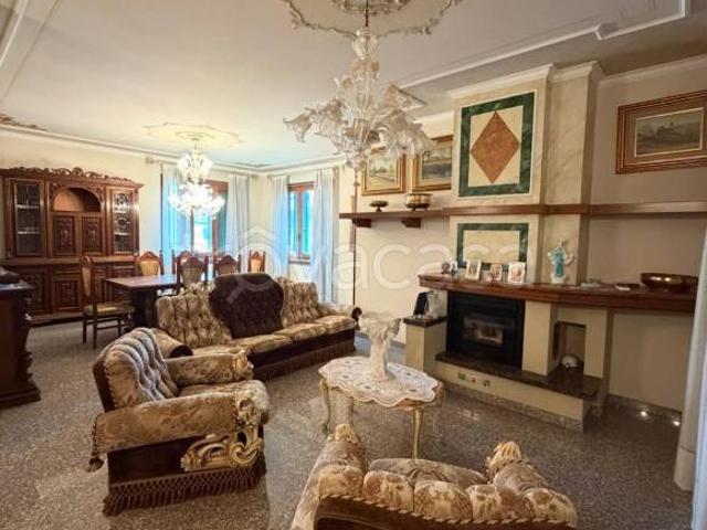 Villa Indipendente in vendita a Verolavecchia, Lombardia