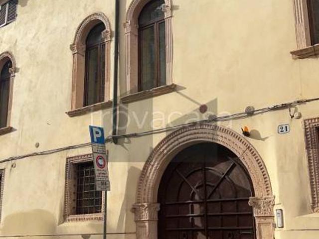 Villa Indipendente in vendita a Centro storico, Brenzone