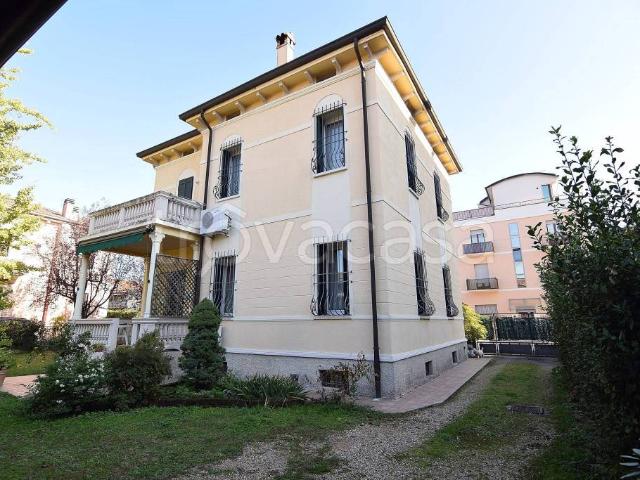Villa Indipendente in vendita a Borgo Venezia, Verona