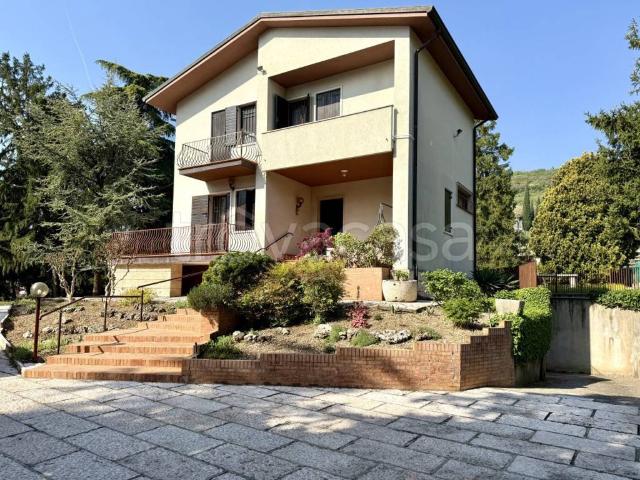 Villa Indipendente in vendita a Nord-Est, Brenzone