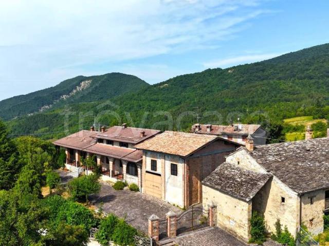 Villa Indipendente in vendita a Vernasca, Reggio Emilia