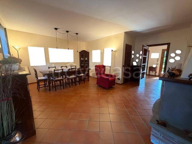 Villa Indipendente in vendita a Viadana, Lombardia