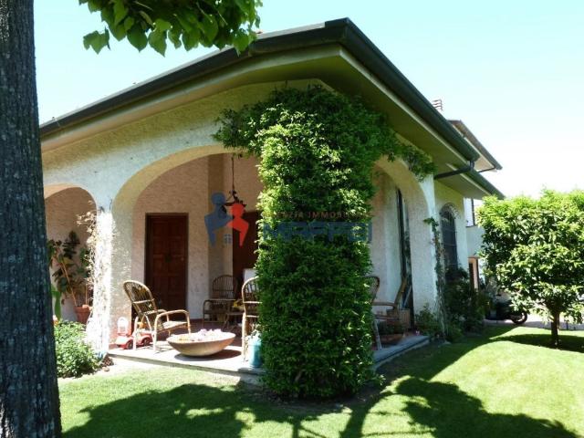 Villa Indipendente in vendita a Viareggio, Toscana