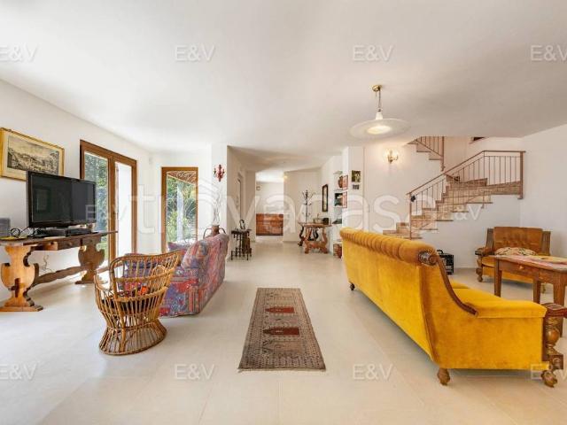 Villa Indipendente in vendita a Magione, Umbria