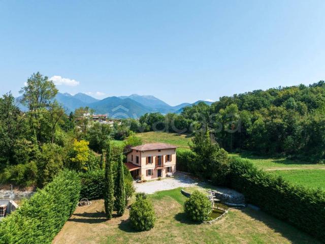 Villa Indipendente in vendita a Comunità montana della Valle Sabbia, Roè Volciano