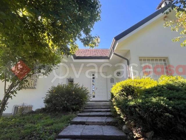 Villa Indipendente in vendita a Parabiago, Lombardia