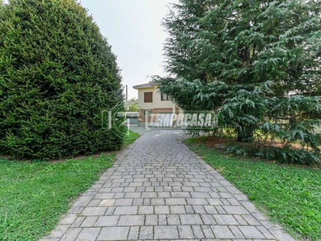 Villa Indipendente in vendita a Oldaniga, Vimercate