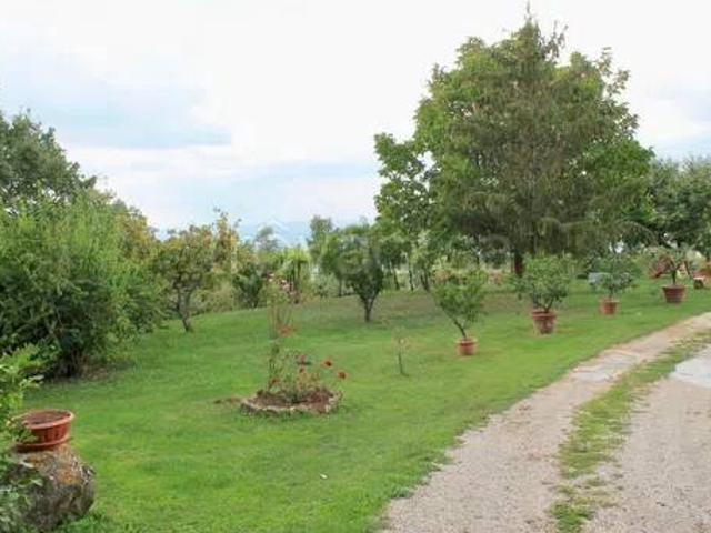 Villa Indipendente in vendita a Viterbo, Lazio