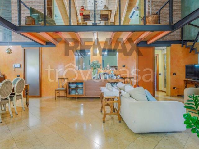 Villa Indipendente in vendita a Volongo, Lombardia