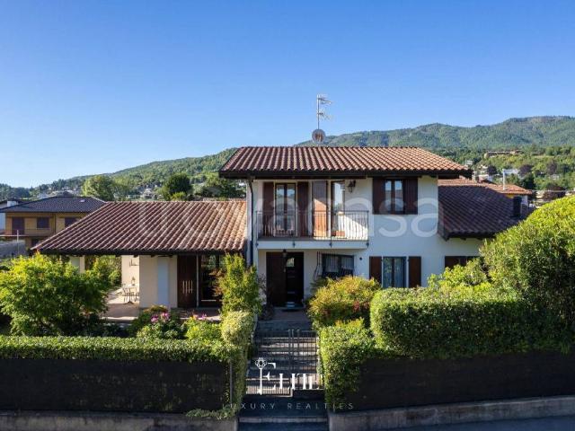 Villa Indipendente in vendita a Comunità Montana Valli del Verbano, Gavirate